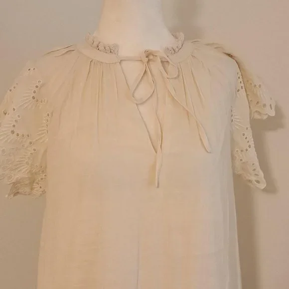 Who What Wear Eyelet Lace Flutter Sleeve Dress Size XS NWT - Picture 2 of 7
